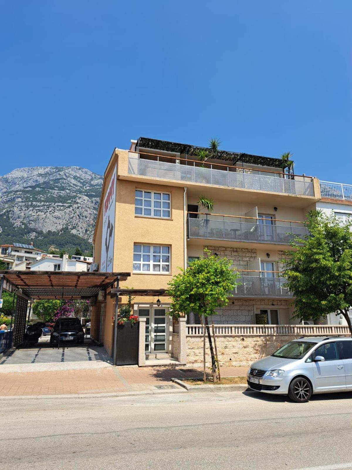 Maris * Makarska